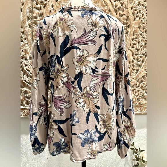 O’Neill Barbados Floral Blouse, Long Loose Sleeves w/Tie Up- size M - Picture 2 of 10